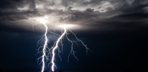 Al menos 69 muertos por tormentas de rayos en India