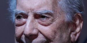 Mario Vargas Llosa, así fue la vida novelada del escritor