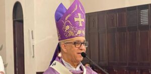 Arzobispo de Santiago celebra misa en solidaridad con víctimas del Jet Set