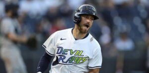 Williams desperdicia ventaja de 4 en la novena, Rays vencen a Yankees con jonrón de Aranda en décima
