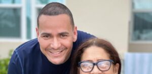 Víctor Manuelle se despide de su madre: "Diste la batalla hasta el final"