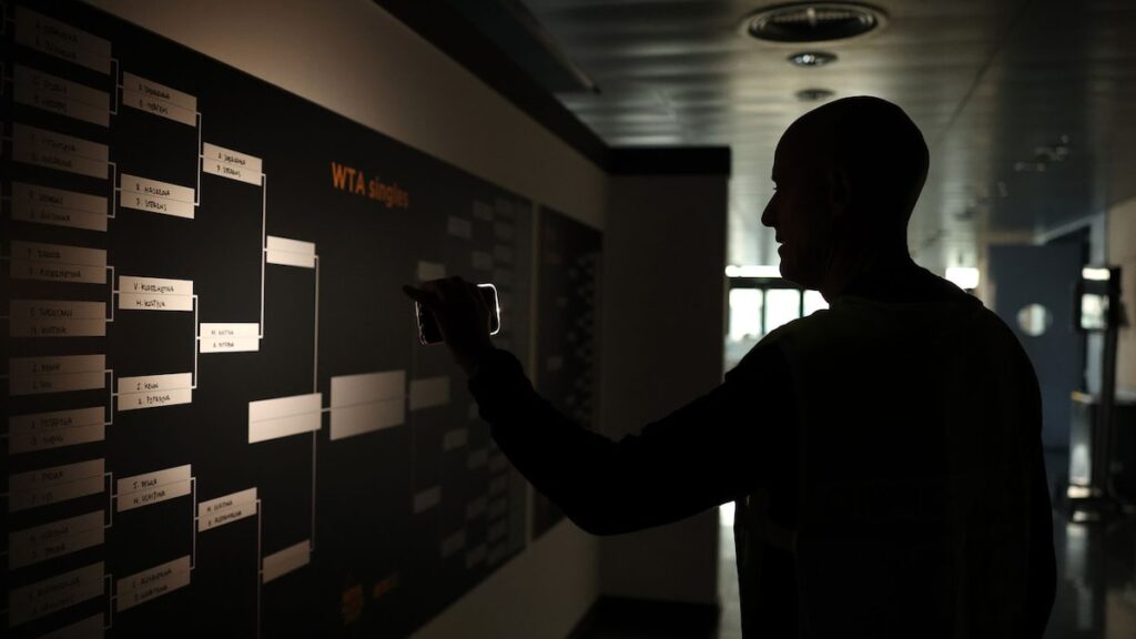Chaos-at-the-Madrid-Open-blackout-cancels-games-players-eat-by-candlelight_.jpg