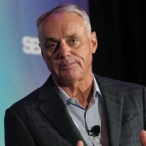 El-comisionado-de-la-MLB-Rob-Manfred-conversa-con-Trump-sobre-Pete-Rose_.jpg