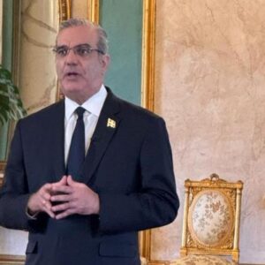 El-presidente-Abinader-invita-a-expresidentes-dominicanos-para-dialogar-sobre-la-crisis-en-Haiti._.jpg