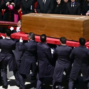 Entierran-al-papa-Francisco-en-la-basilica-de-Santa-Maria-la-Mayor-de-Roma_.jpg