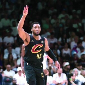 Los-Cavaliers-arrasan-en-su-encuentro-contra-el-Heat-asegurando-su-pase-a-la-siguiente-ronda_.jpg