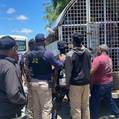 Segun-informacion-reciente-en-el-ano-2016-mas-de-un-millon-de-haitianos-han-sido-reconducidos-mientras-que-actualmente-se-mantienen-vigentes-197-mil-permisos._.jpg