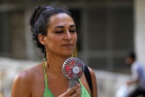 Consejos-para-protegernos-del-sol-y-mantenernos-hidratados_.jpg