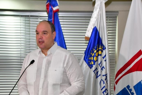 El-pais-podria-enfrentar-perdidas-de-hasta-US-1000-millones-si-se-impone-un-arancel-a-las-remesas._.jpg