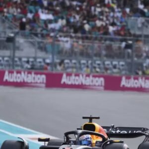 El-piloto-Max-Verstappen-se-convierte-en-padre-y-celebra-con-una-pole-en-Miami_.jpg