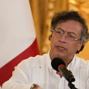 El-politico-colombiano-Gustavo-Petro-propone-reforma-al-Congreso-para-promover-representatividad-y-transparencia_.jpg