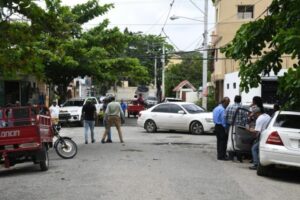 En-San-Cristobal-vecinos-rescatan-a-nina-que-cayo-en-alcantarilla_.jpg