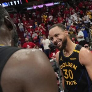 En-un-emocionante-septimo-partido-de-playoffs-Curry-y-Hield-lideraron-a-los-Warriors-para-superar-a-los-Rockets._.jpg