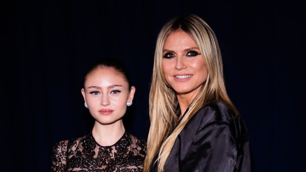Heidi-Klum-and-daughter-Leni-look-like-sisters-in-matching-all-black-ensembles_.jpg