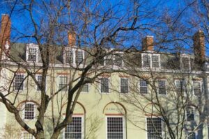 La-Universidad-de-Harvard-demanda-a-la-administracion-de-Trump-por-prohibicion-de-matricular-alumnos-extranjeros._.jpg