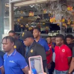 La-expulsion-de-empleados-haitianos-en-una-tienda-china-reflexiones-sobre-la-migracion_.jpg