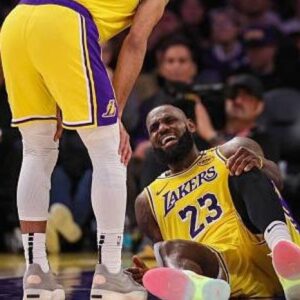 LeBron-James-sufre-lesion-en-la-rodilla-izquierda-durante-el-ultimo-partido_.jpg