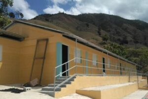 Padres-de-familia-se-unen-en-clamor-por-la-construccion-de-un-puente-hacia-la-educacion_.jpg
