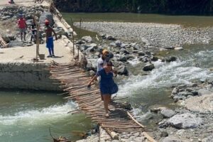 Reconstruccion-del-puente-de-Tablitas-en-Bacayanes-Union-y-colaboracion-para-mejorar-la-comunidad_.jpg