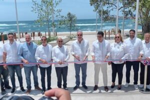 Abinader-y-Collado-lideran-apertura-de-malecon-hainero_.jpg