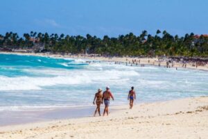 Disminucion-de-vuelos-afecta-crecimiento-turistico-en-Republica-Dominicana_.jpg