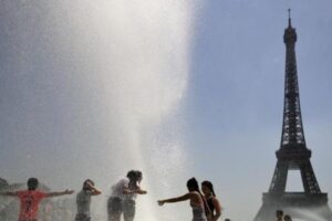 Los-franceses-optan-por-soportar-calor-extremo-sin-aire-acondicionado_.jpg