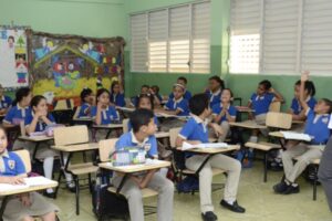 Menos-estudiantes-haitianos-evitan-inscripciones-en-escuelas-dominicanas_.jpg