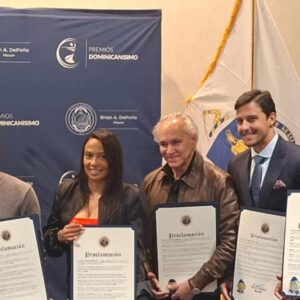 ALCALDIA-DE-LAWRENCE-RECONOCE-A-DOMINICANOS_.jpg