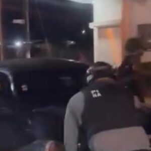CONFRONTACION-ENTRE-POLICIAS-Y-CIUDADANOS-EN-BARAHONA_.jpg
