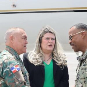 El-Ejercito-dominicano-recibe-al-jefe-del-Comando-Sur-de-Estados-Unidos_.jpg