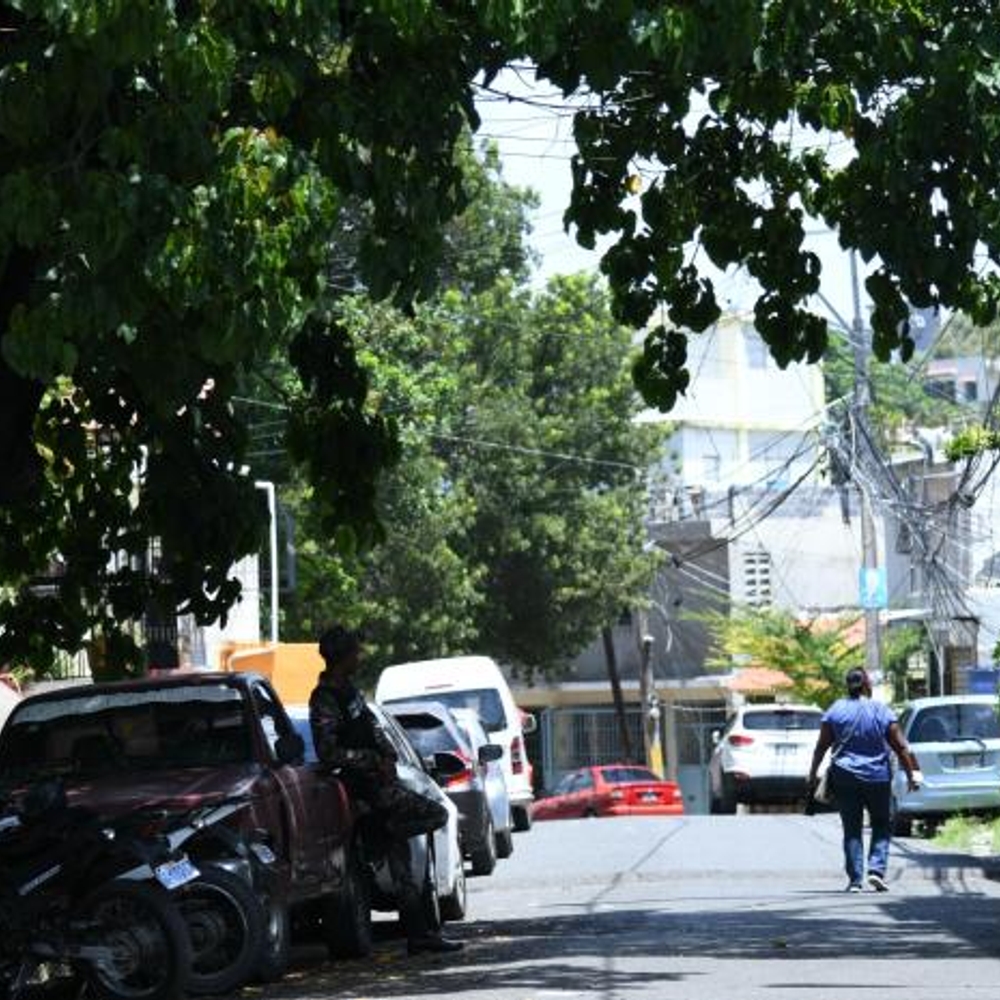 RESIDENTES-LUCHAN-CONTRA-APAGONES-Y-ABUSOS_.jpg