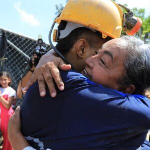 RESCATAN-A-23-MINEROS-EN-YACIMIENTO_.jpg