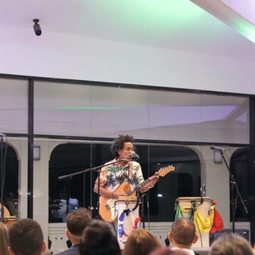 Jose-Duluc-custodia-el-legado-musical-de-Luis-Dias-en-el-renovado-espacio-cultural-de-Santiago_.jpg