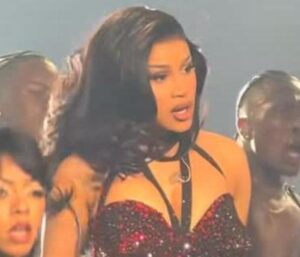 Cardi-B-arranca-su-gira-con-influencias-latinas-y-comentarios-humoristicos-sobre-ICE-tras-ser-madre-recientemente_.jpg