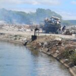 Impacto ambiental persistente en el canal Marcos A. Cabral debido a la acumulación de desechos