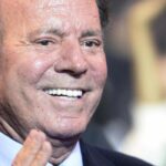 Pugna legal entre el abogado de Julio Iglesias y la Fiscalía por denuncia contra el cantante