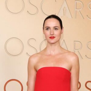 Rosa-Byrne-y-Renate-Reinsve-deslumbran-en-la-alfombra-roja-de-los-Oscar_-1.jpg